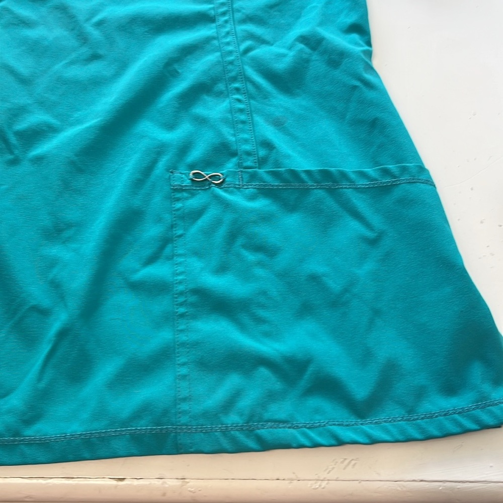 Cherokee Infinity Medium Short Sleeve Teal Scrub Uniform Top - Picture 3 of 5